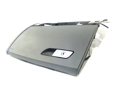 Audi A6 2012 guantera OEM negra  Foto 1 de 4