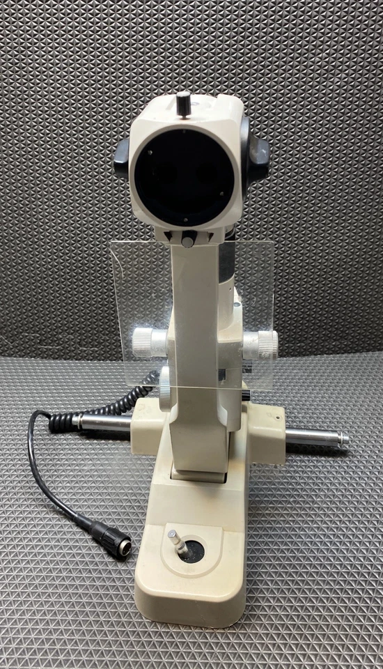 Lâmpada de fenda Reichert corpo Xcel 200 com alça seletora de ampliação. - Imagem 1 de 4