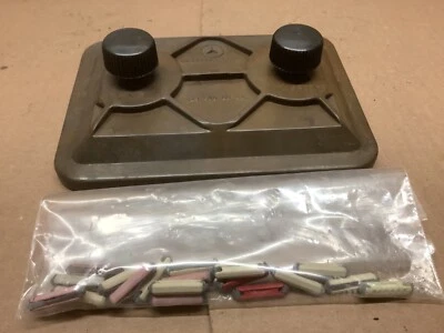 Mercedes Benz W123 300D 1979-1985 cubierta de caja de fusibles perillas y fusibles Foto 1 de 3