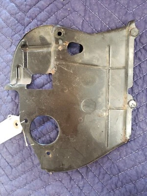 Внутренняя крышка ремня ГРМ 2004 2005 2006 Audi A8 Quattro левая 077109117B от оригинального производителя - Изображение 1 из 2