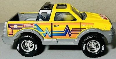 Camión de deportes acuáticos Tonka Hasbro 2002 amarillo de colección 250 escala 1/24 8,5” de largo en muy buena condición Foto 1 de 4