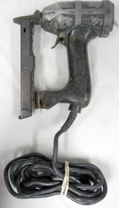 Duo Fast Tappezzeria Graffetta Pistola Cordata Spillatrice Elettrica Chiodo #3318 - Foto 1 di 20