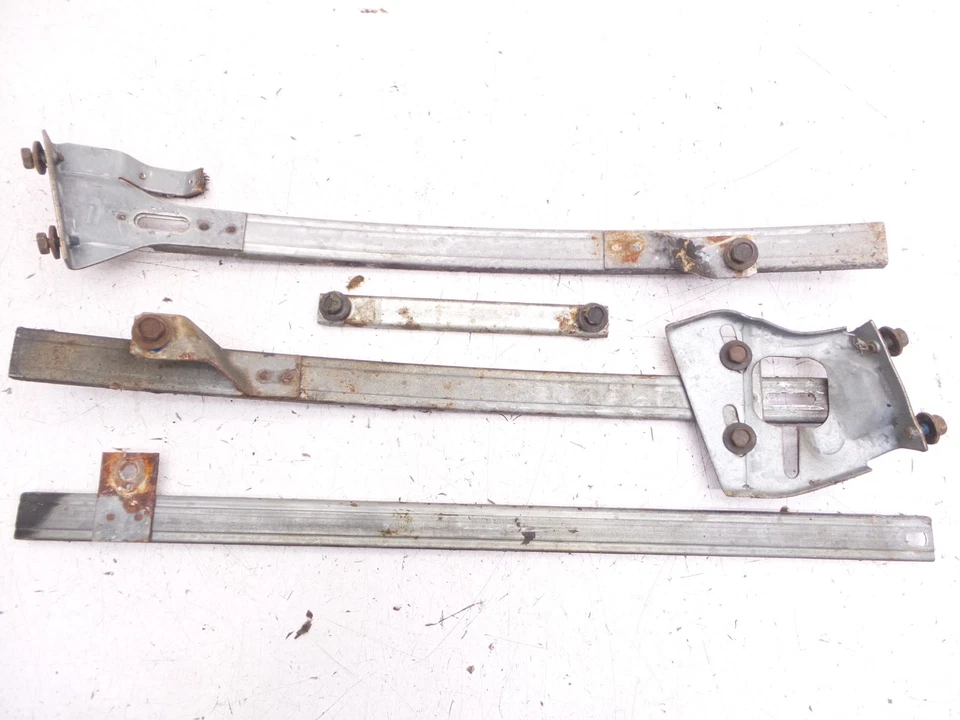 70-81 Camaro Firebird Passageiro Lateral Direito Janela Trilhos Pista Original GM - Imagem 1 de 4