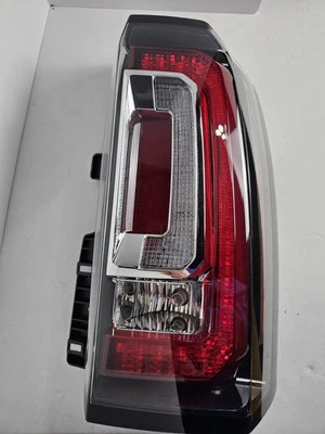 LUZ TRASERA DERECHA PASAJERO GMC YUKON 2015-2020 GM668-B100R EAGLE EYES Foto 1 de 3