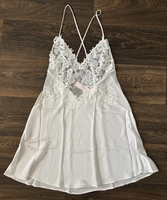 Nuevo con etiquetas Camisón de novia de encaje blanco sin cordones de satén Victorias Secret camisón quimise Foto 1 de 4