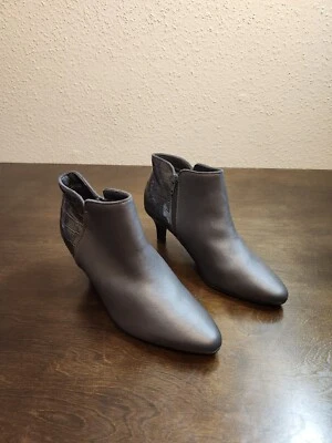 Botín al tobillo East 5th para mujer de cuero gris oscuro con cremallera lateral y tacón de gatito talla 9 Foto 1 de 4