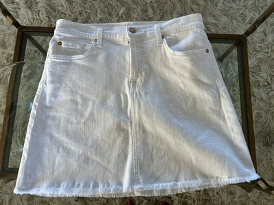 7 For All Mankind 白色牛仔布 28 码短裙毛边下摆 — 第 1/4 张图片