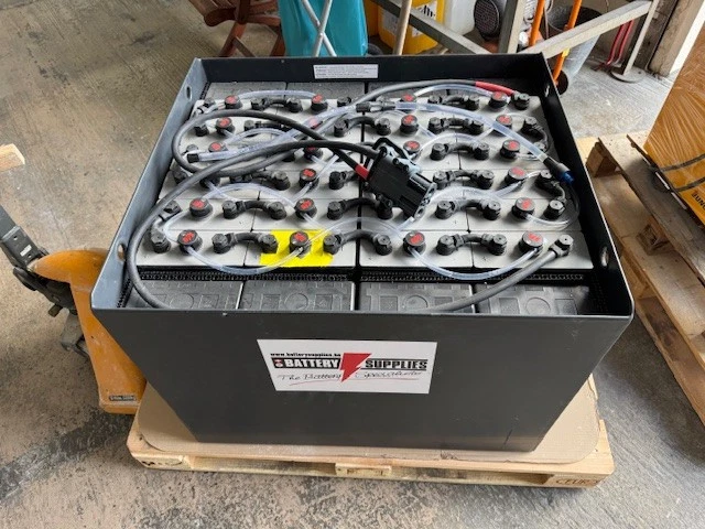 Gabelstapler Batterie 630*735*825 , 570AH , mit Ladegerät - Bild 1 von 2