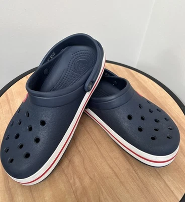 Zuecos Crocs Crocband en azul marino con entresuela roja y blanca a rayas talla J 6 Foto 1 de 4