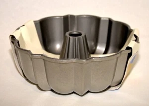 Nordic Ware Original Bundt Pan - 12 Cup - Made in USA - New - Picture 1 of 5