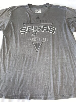ADIDAS Feel Good TEE NBA SAN ANTONIO SPURS Talla XL Gris B34 Foto 1 de 4