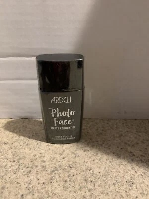 Матовая основа под макияж Ardell Photo Face Matte Foundation Dark 9.0 - Изображение 1 из 3