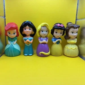 DISNEY SHANTOU (5) Principesse Figure Bambole Belle, Gelsomino, Neve Bianca (4") - Foto 1 di 15