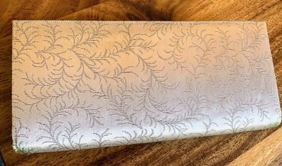 Bolso sin asas de noche satinado plateado vintage cartera y bufanda nuevo de Lote Antiguo Foto 1 de 4