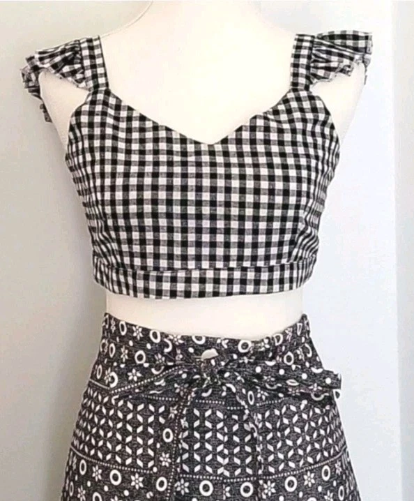 Top corto vintage Cottagecore Boho guinga negro blanco crudo detalle aleteo Foto 1 de 4