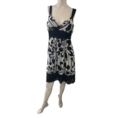Vestido Three Pink Hearts Trixxi 13 Negro Blanco Floral Babydoll Fiesta Fluido Luz Foto 1 de 4