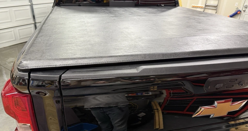 Cubierta Tonneau suave de 5,8 pies 3 pliegues para Chevy Silverado GMC Sierra 1500 2019-2024 Foto 1 de 4