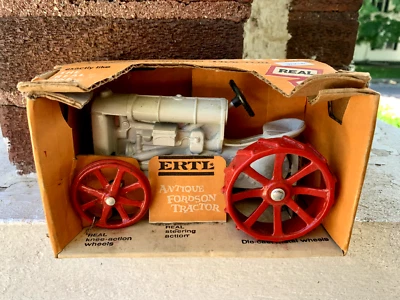Vintage ERTL Antique Fordson Tractor Die-Cast Metal #804 in Original Packaging - Image 1 of 4