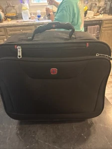 SwissGear Laptoptasche mit Doppelzwickeln auf Rädern – schwarz - Bild 1 von 7