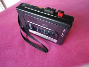 SONY WALKMAN TCM-22V REGISTRATORE A CASSETTA *RETRO DA COLLEZIONE* MADE IN JAPAN TCM22V - Foto 1 di 10