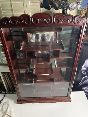 Vitrina de pared vintage asiática de palo de rosa y vidrio para botellas de tabaco Foto 1 de 4