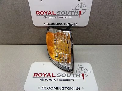 Оригинальный передний указатель поворота правый для Toyota Tundra от оригинального производителя   - Изображение 1 из 3