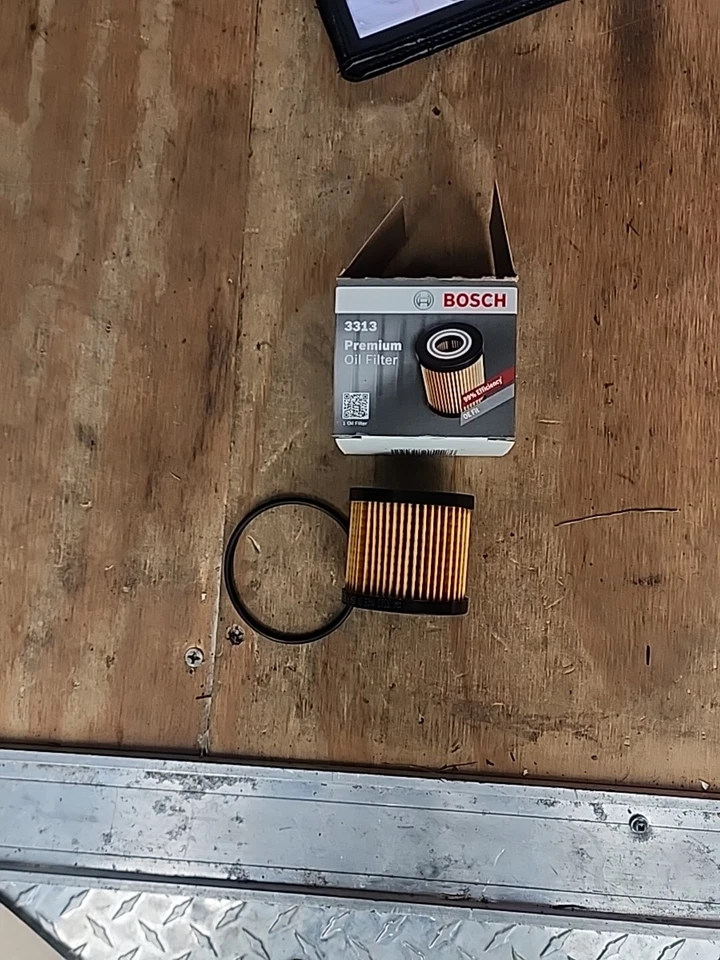 Um novo filtro de óleo de motor Bosch 3313 para Lexus Pontiac Scion Toyota - Imagem 1 de 1