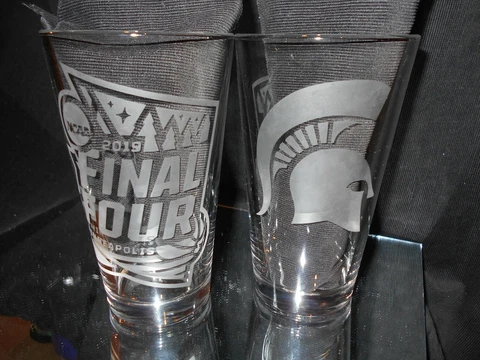 2019 FINAL FOUR CONTENDER MICHIGAN STATE SPARTANS ETCHED 16 oz PINT GLASSES (2) Cover