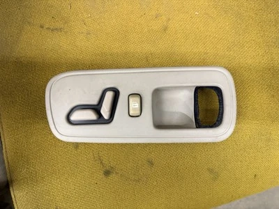 1997 1998 1999 Cadillac Deville Passanger Right Front Seat Control Switch Panel - Image 1 of 3