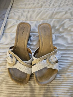 Sandalias para mujer Maurices blancas y tostadas con correa cruzada talla 9 Foto 1 de 4