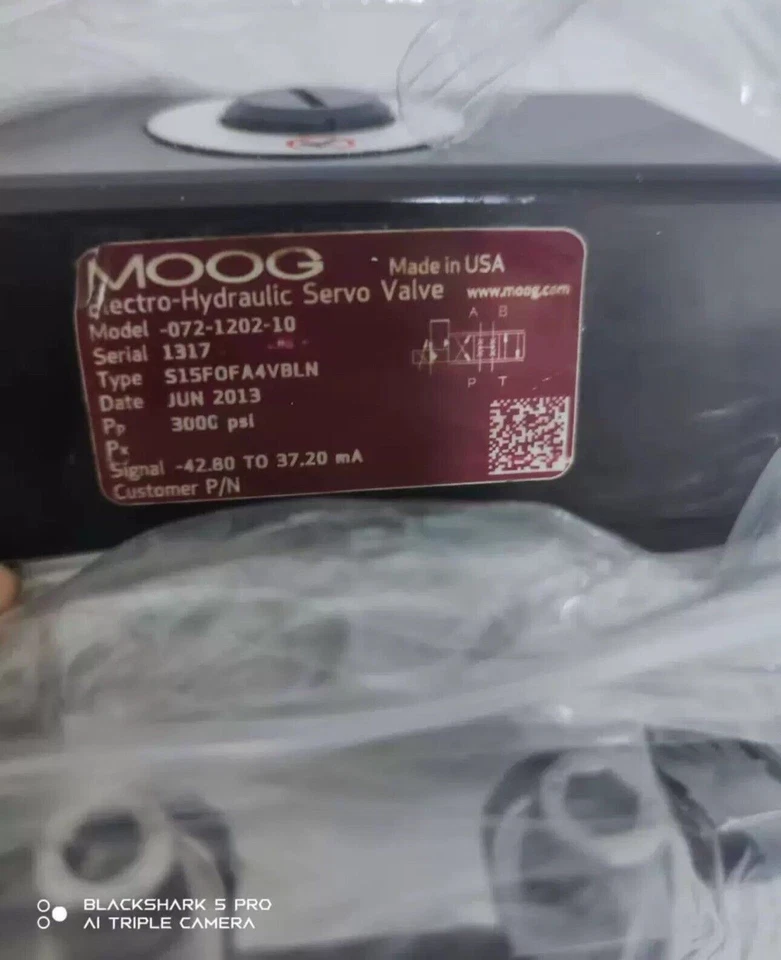 072-1202-10 1PCS New MOOG Servo valve 072-1202-10 - Image 1 of 1