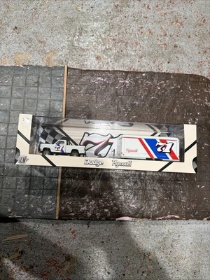 2025 M2 Mach. Auto Haulers 1974 Dodge W200 Power Wagon & 1971 Plymouth Cuda R85  - Image 1 of 4