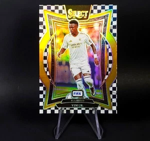 Vini Jr 2024-25 Panini Select FIFA Fútbol Blanco y Negro Tablero de Cuadros Real Madrid - Imagen 1 de 13