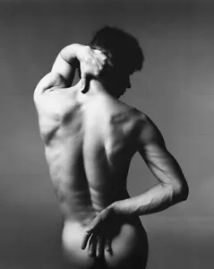 RUDOLF NUREYEV - 10" x 8" b/w Artistic Muscular Back Photograph 1980s - Imagen 1 de 1