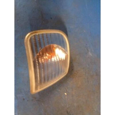 FANALINO ANT. (FRECCIA) (AUTOCARRO) DX PER RENAULT TRUCKS MIDLUM (00-06) 2000 - Immagine 1 di 4