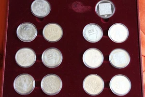 1976 AUSTRIA 100 SCHILLING COIN SET - Picture 1 of 3