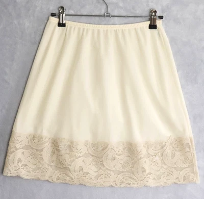 Coqueta vintage Olga marfil medio deslizamiento mujer pequeña encaje mariposa aplique (24W) Foto 1 de 4