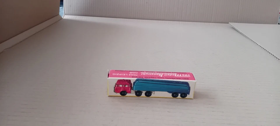 CAMION TATRA ENV 1:87 CITERNE  TANKWAGEN PLASTIQUE - Photo 1/4