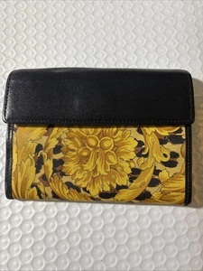 VERSACE Cartera Cuero Seda Negro y Dorado - 9 Ranuras para Tarjetas de Crédito y Área para Monedas - Imagen 1 de 11