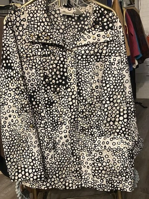 Chaqueta Camisa a Presión Zenergy Chico's Abstracta B&N Bolsillos Elastizada Talla 3 XL Foto 1 de 4