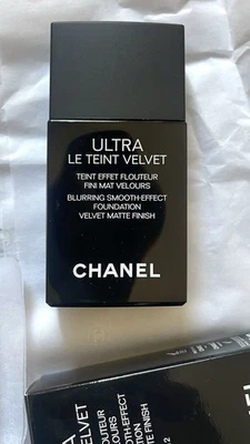 Chanel Ultra LE TEINT VELVET BR22 Ultra-Light Velvet Matt Blur SPF 15 Foundation - Bild 1 von 4
