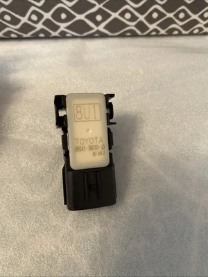 LEXUS CT200 Acceleration Ultrasonic Sensor Genuine 8934176010J0 - Image 1 of 4