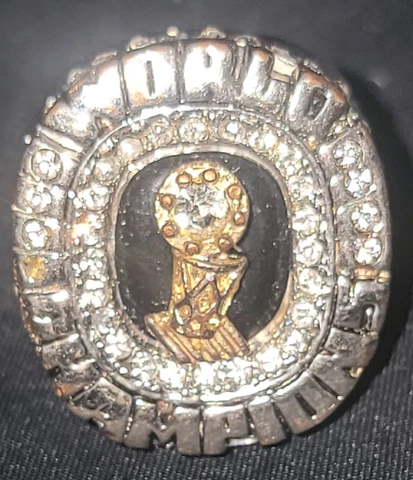 DWYANE WADE - 2006 MIAMI HEAT WORLD CHAMPIONSHIP RING Cover