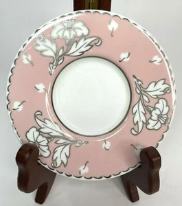 Platillo de té Wedgwood Demitasse solo Inglaterra flores rosas y plateadas florales 4 3/4"  - Imagen 1 de 6
