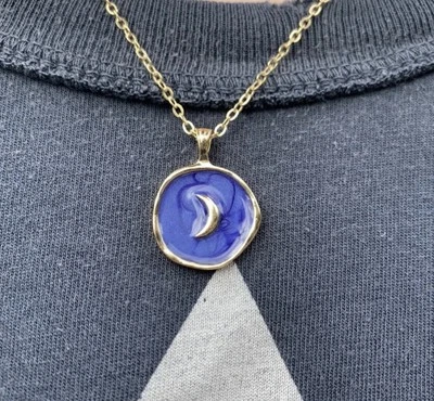 Collar fase lunar púrpura y dorado Foto 1 de 2