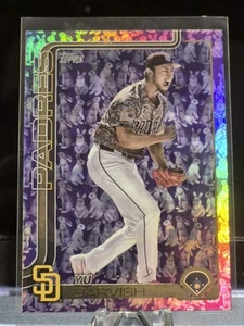 2025 Topps Series 1 -🐰 Purple Easter Bunny foil🐰 insert-Yu Darvish #323  - Picture 1 of 2