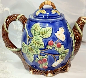 Majolica teapot, likely from the late 20th century. - Picture 1 of 11