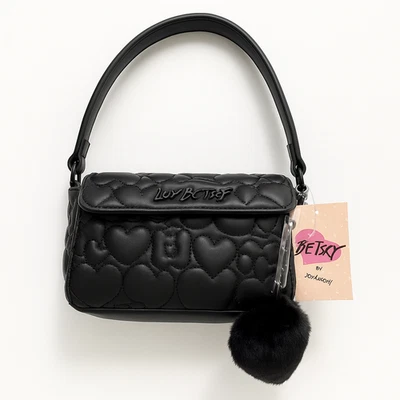 NUEVO CON ETIQUETAS BETSEY JOHNSON Bolso de Hombro Acolchado Corazón Negro Imitación Piel Dije Cartera Foto 1 de 4
