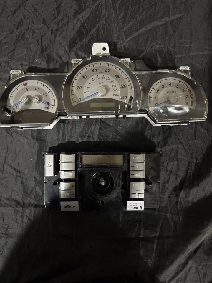 Grupo de calibre Scion TC 2009 y control de clima en azul Foto 1 de 1