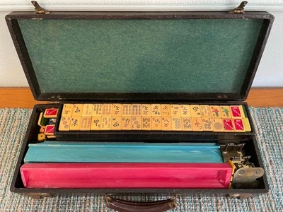 Mahjong Antique Vintage Set 152 Pieces/4 Bakelite Trays - Image 1 of 4